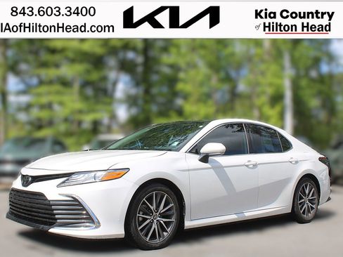 Used 2023 Toyota Camry XLE image 1