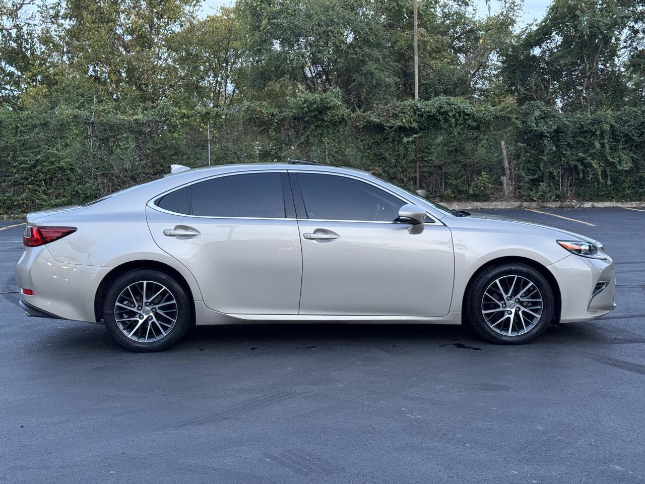 Used 2016 Lexus ES 350 w/ Luxury Package w/Wood Trim FWD image 8