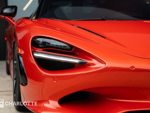Used 2025 McLaren 750S Spider RWD image 4
