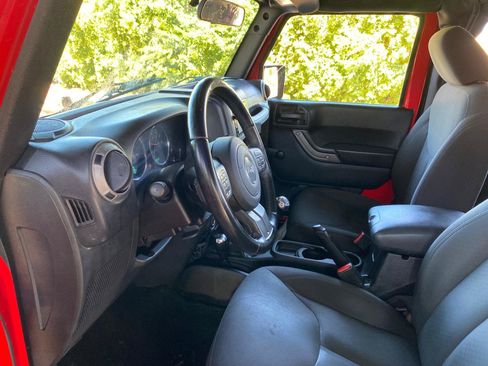 Used 2016 Jeep Wrangler Sport w/ Connectivity Group AWD/4WD image 27
