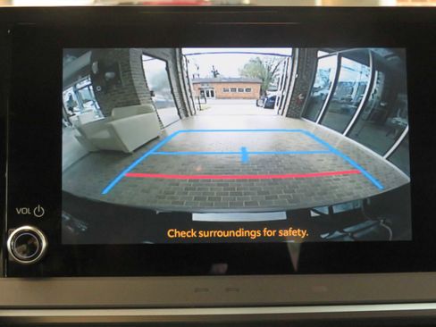 Used 2025 Toyota Prius LE image 32