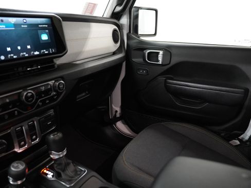 Used 2024 Jeep Wrangler Sport S image 13