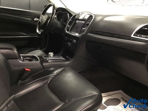 Used 2017 Chrysler 300 C AWD/4WD image 37
