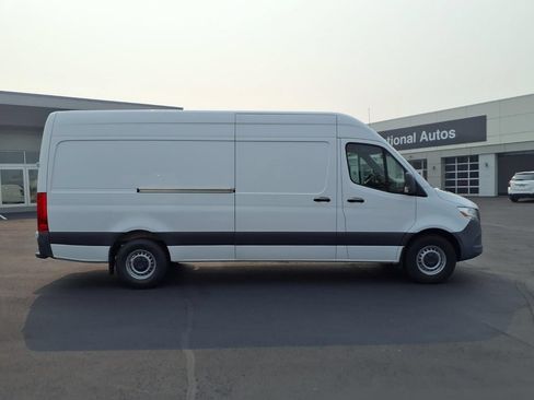 Used 2022 Mercedes-Benz Sprinter 2500 image 8