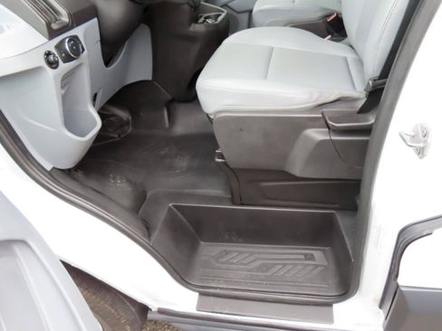Used 2018 Ford Transit 250 130 Low Roof RWD image 8