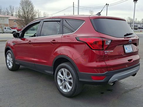 Used 2019 Ford Escape SE image 4
