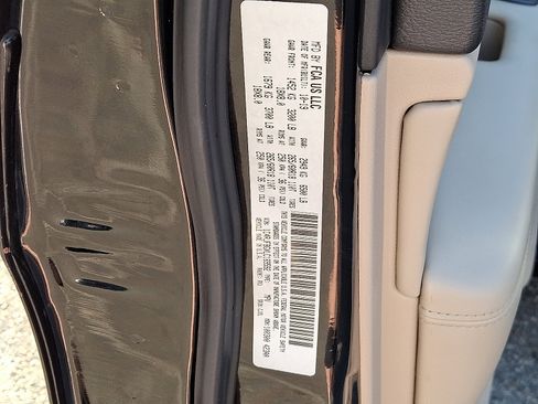 Used 2020 Jeep Grand Cherokee Limited AWD/4WD image 29