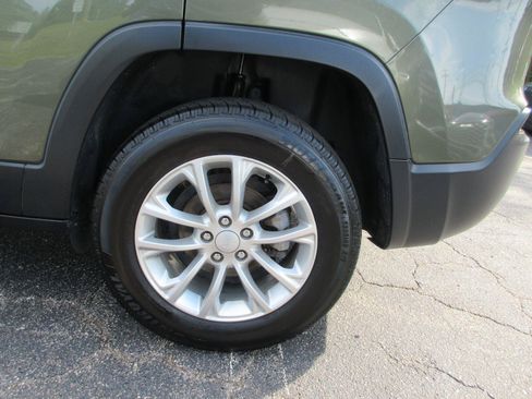 Used 2019 Jeep Cherokee Latitude w/ Popular Appearance Group FWD image 22