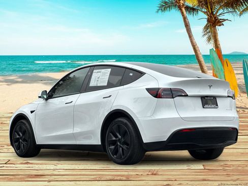 Used 2024 Tesla Model Y Long Range image 4