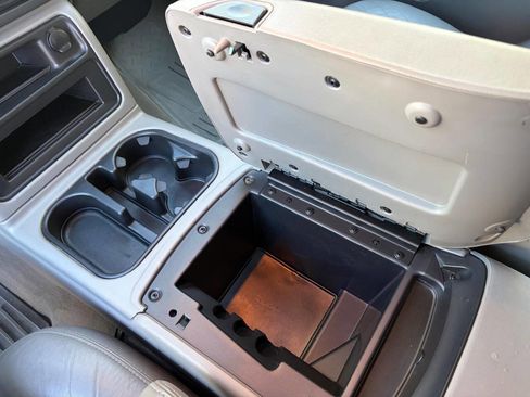 Used 2005 Chevrolet Avalanche 2500 w/ Preferred Equipment Group image 80