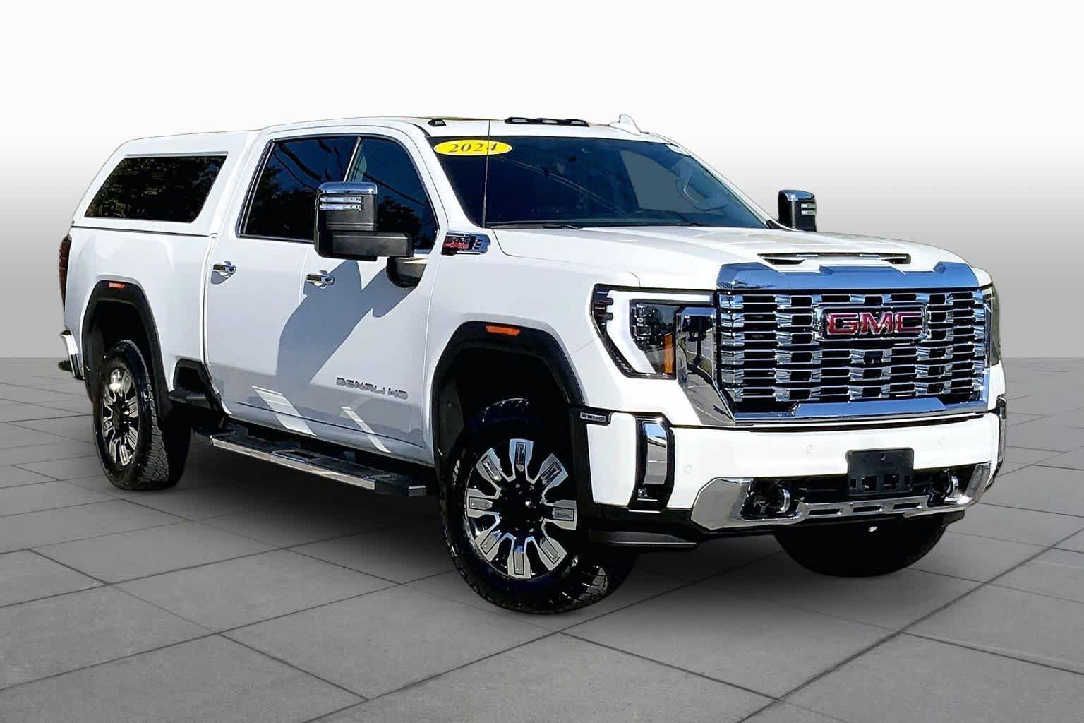 Used 2024 GMC Sierra 2500 Denali w/ Denali Reserve Package AWD/4WD image 2
