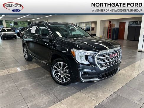 Used 2024 GMC Terrain Denali w/ Denali Premium Package AWD/4WD image 1