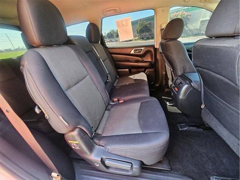 Used 2018 Nissan Pathfinder SV AWD/4WD image 15