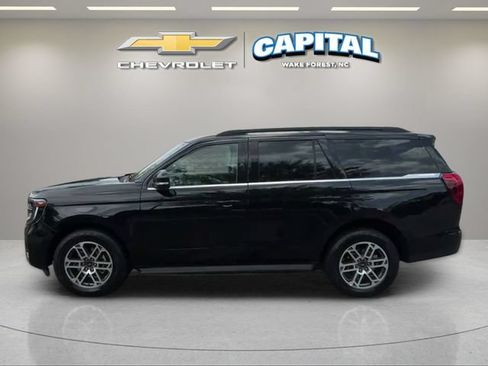 Used 2025 Ford Expedition Active AWD/4WD image 2