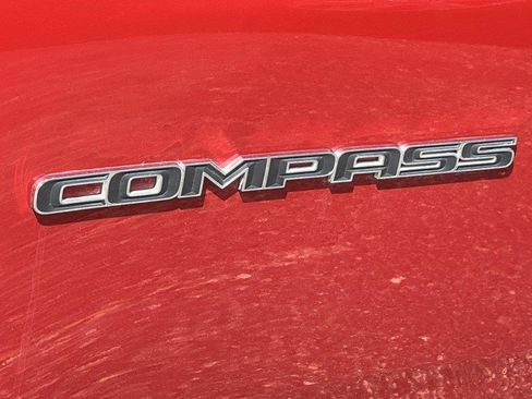 Used 2025 Jeep Compass Latitude AWD/4WD image 6