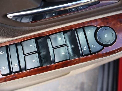 Used 2013 GMC Yukon SLT w/ SLT-2 Equipment Package AWD/4WD image 28