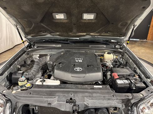 Used 2007 Toyota 4Runner SR5 AWD/4WD image 25