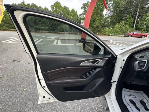 Used 2017 MAZDA MAZDA3 Touring FWD image 9