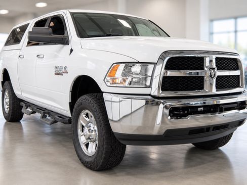 Used 2015 RAM 2500 SLT w/ Luxury Group AWD/4WD image 2