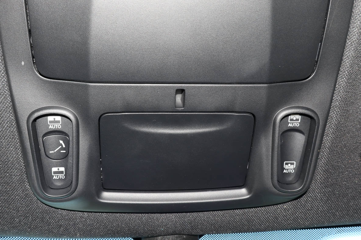 Used 2025 Chrysler Pacifica Limited FWD image 30