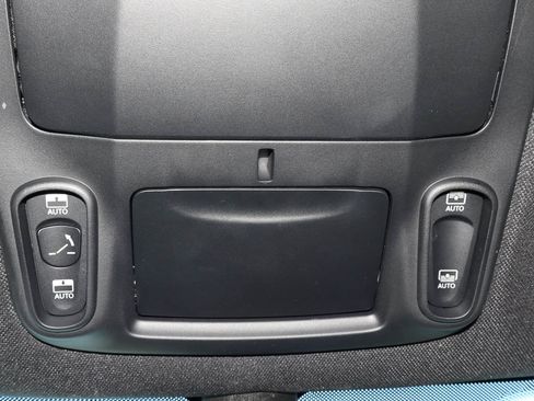 Used 2025 Chrysler Pacifica Limited FWD image 30