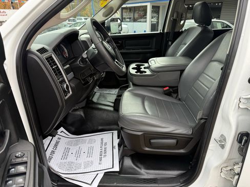 Used 2019 RAM 1500 Tradesman w/ Chrome Appearance Group image 8