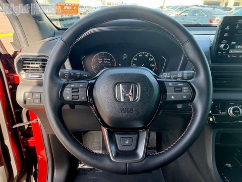 Used 2025 Honda Pilot TrailSport image 18