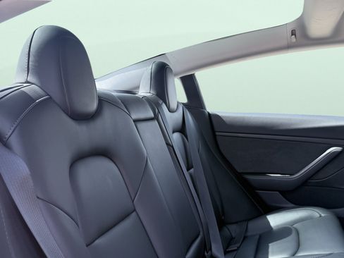 Used 2023 Tesla Model 3 Standard Range RWD image 32
