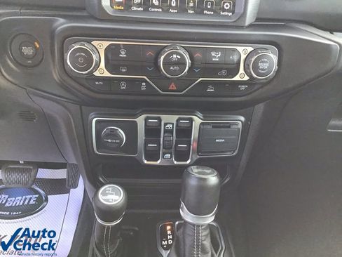 Used 2022 Jeep Wrangler Unlimited Sahara image 38