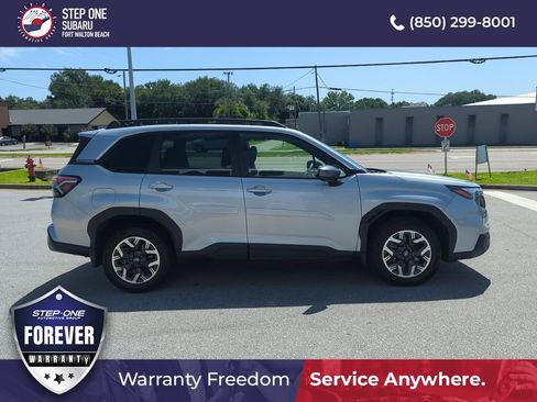 Used 2025 Subaru Forester Premium AWD/4WD image 8