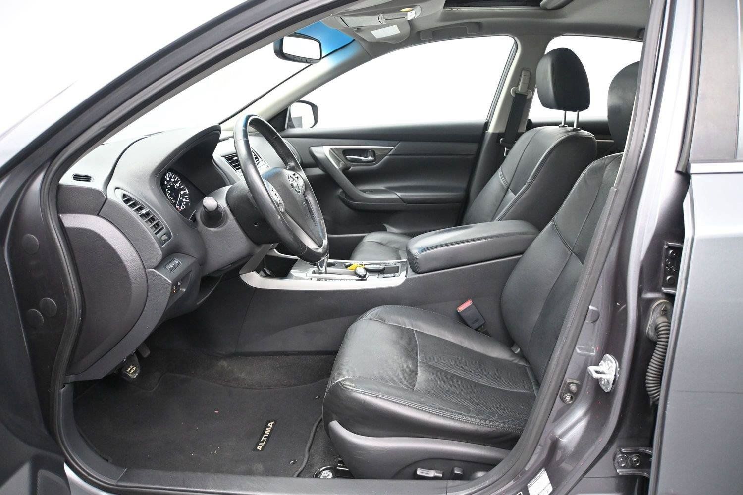 Used 2015 Nissan Altima 2.5 SL w/ Technology Package FWD image 9