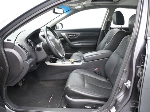 Used 2015 Nissan Altima 2.5 SL w/ Technology Package FWD image 9