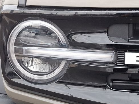 Certified 2025 Ford Bronco Outer Banks w/ Sasquatch Package image 9