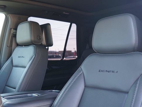 Used 2021 GMC Yukon Denali w/ Denali Ultimate Package RWD image 11