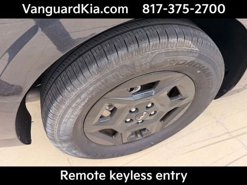 Used 2025 Kia Carnival FWD image 10