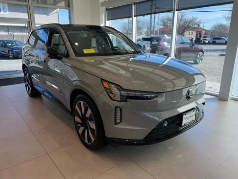 New 2025 Volvo EX90 Ultra image 3