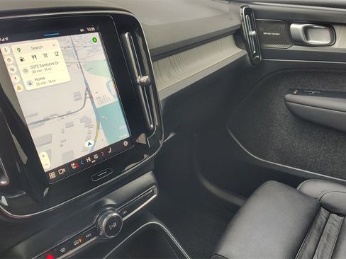 Used 2024 Volvo XC40 B5 Plus w/ Protection Package Premier image 24