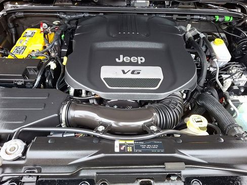 Used 2018 Jeep Wrangler Unlimited Willys Wheeler image 30