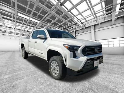 New 2025 Toyota Tacoma SR5