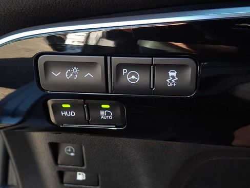 Used 2021 Toyota Prius Prime Limited FWD image 22