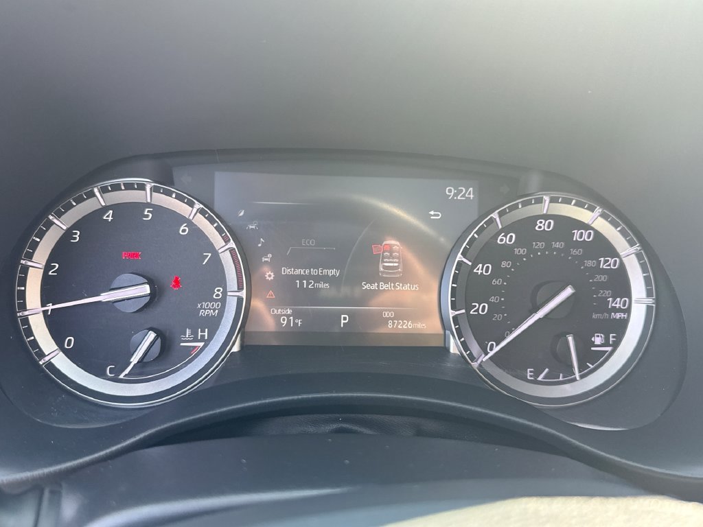 Used 2022 Toyota Highlander XLE AWD/4WD image 12