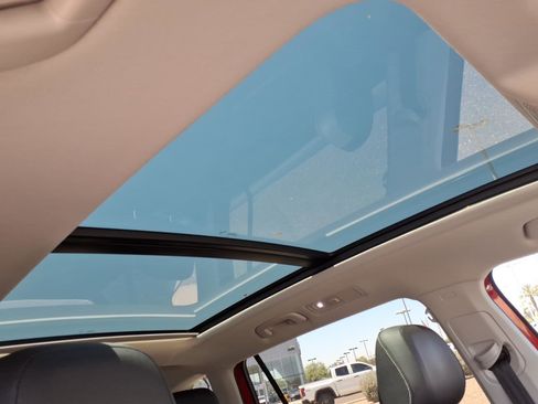 Certified 2023 Volkswagen Tiguan SE w/ Panoramic Sunroof Package FWD image 10