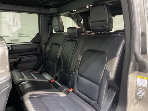 Used 2025 Ford Bronco Outer Banks AWD/4WD image 15