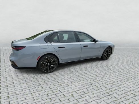 Used 2026 BMW 760i xDrive w/ Luxury Rear Seating Package AWD/4WD image 8