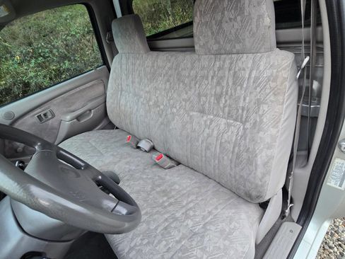 Used 2002 Toyota Tacoma 2WD Regular Cab image 14