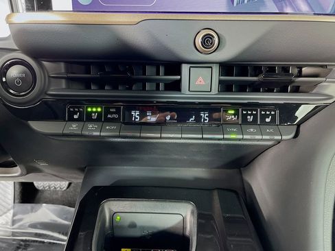 Used 2025 Toyota Crown AWD/4WD image 22