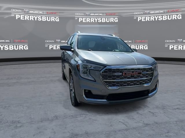 Used 2023 GMC Terrain Denali w/ Denali Premium Package AWD/4WD image 2