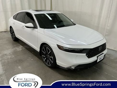 Used 2023 Honda Accord Touring image 1