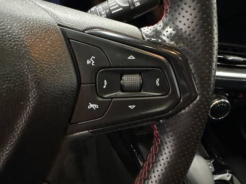 Used 2024 Chevrolet Trax RS w/ Sunroof Package FWD image 24