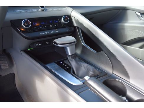 Used 2024 Hyundai Elantra SEL image 25